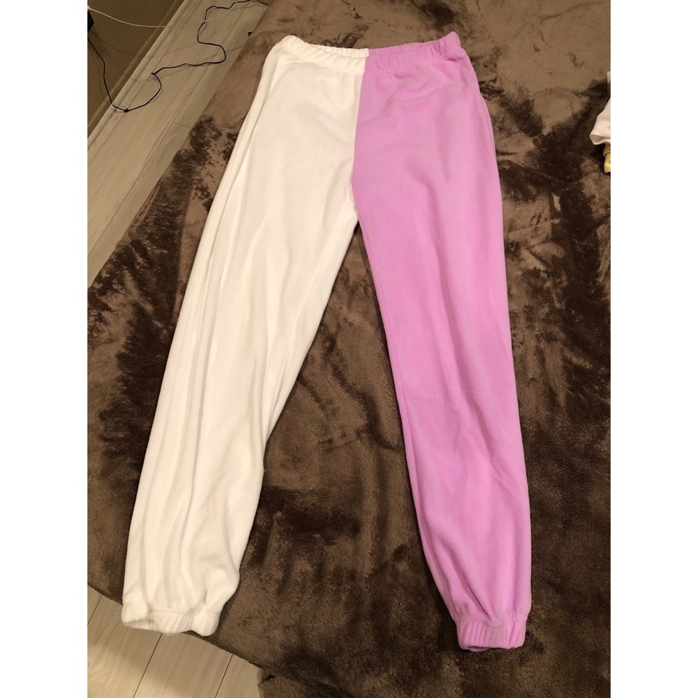 2 toned sweatpants 🤍💟